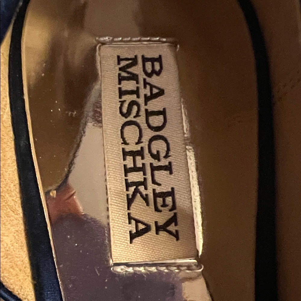 Badgley Mischka MACIE Navy Satin Heels Crystal Embellishments Peep Toe 10W EUC - Picture 3 of 10